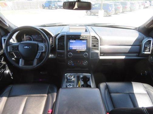 Photo 2 of 32 of 2019 Ford Expedition XLT
