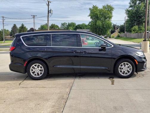 2024 Chrysler Pacifica Touring-L