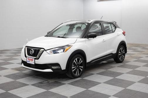 2020 Nissan Kicks SR