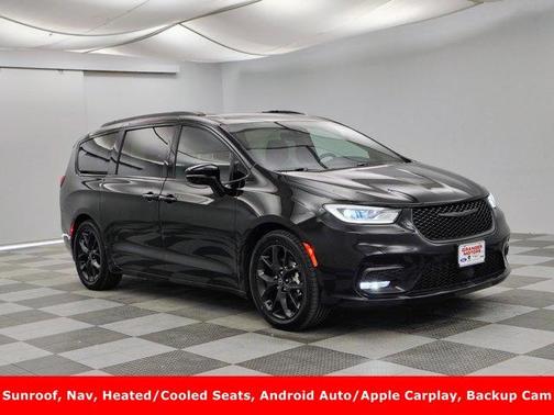 Diamond Black 2025 Chrysler Pacifica Limited