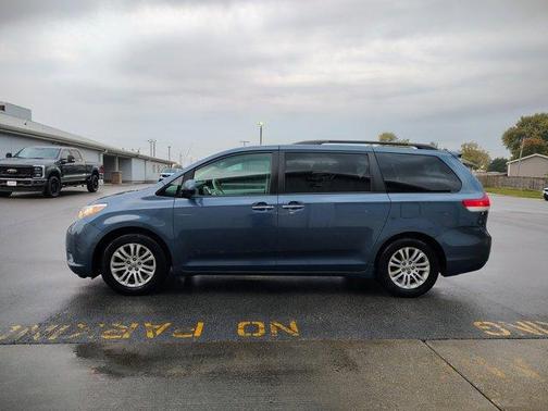 2014 Toyota Sienna XLE