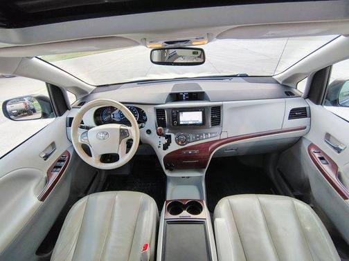 2014 Toyota Sienna XLE