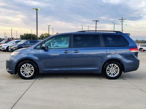 2014 Toyota Sienna XLE