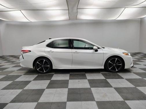 Wind Chill Pearl 2018 Toyota Camry XSE