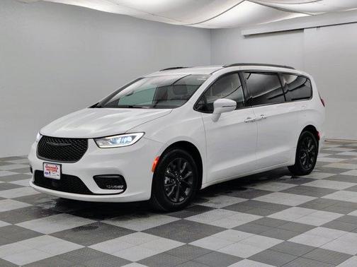 2021 Chrysler Pacifica Touring-L