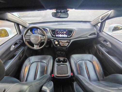 2021 Chrysler Pacifica Touring-L
