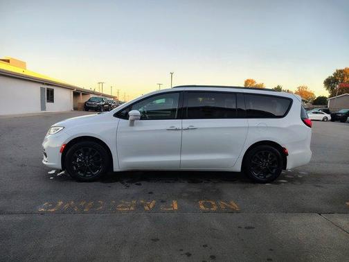 2021 Chrysler Pacifica Touring-L