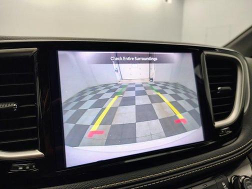 2021 Chrysler Pacifica Touring-L