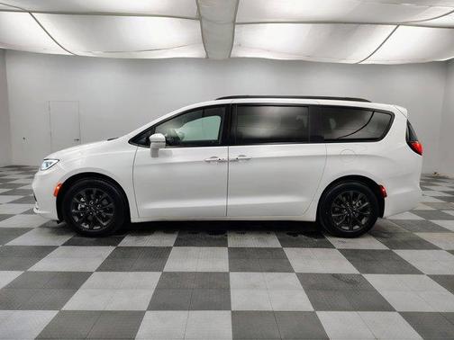 2021 Chrysler Pacifica Touring-L