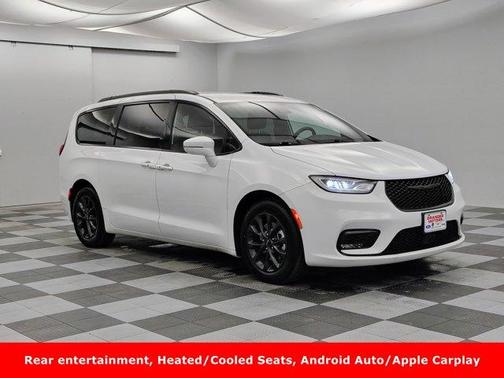 2021 Chrysler Pacifica Touring-L