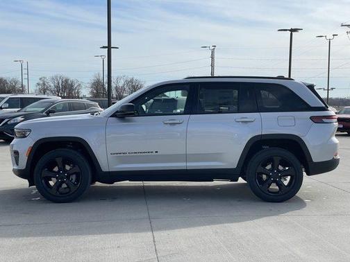 2025 Jeep Grand Cherokee Laredo