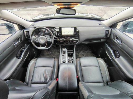 2022 Nissan Pathfinder SL