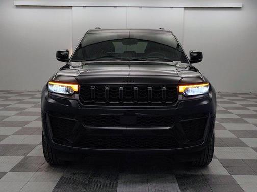 2026 Jeep Grand Cherokee Laredo