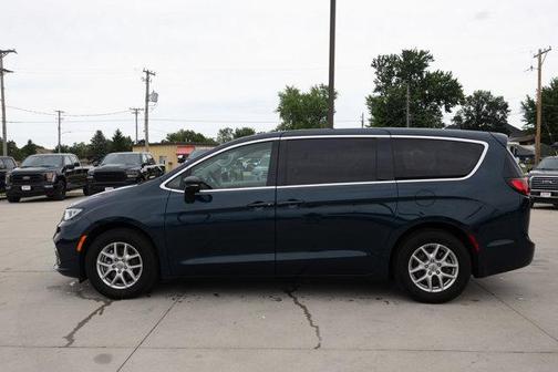 2024 Chrysler Pacifica Touring-L