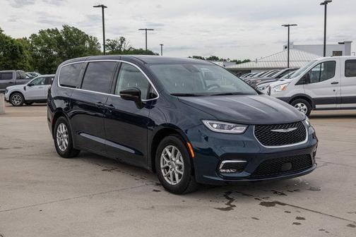 2024 Chrysler Pacifica Touring-L