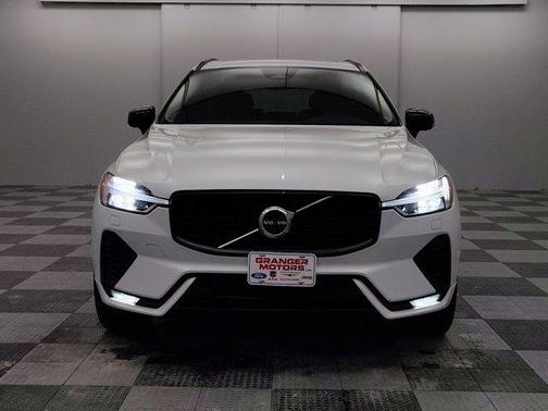 2023 Volvo XC60 B5 Plus Dark Theme