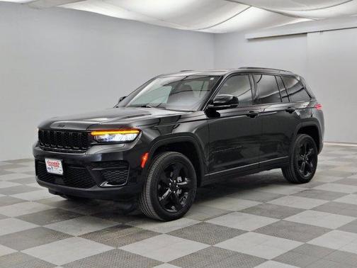 Diamond Black 2023 Jeep Grand Cherokee Altitude