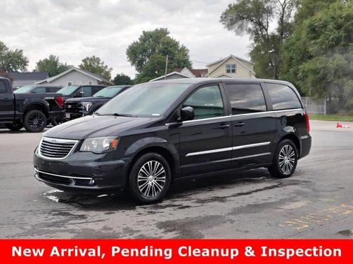 2014 Chrysler Town & Country S