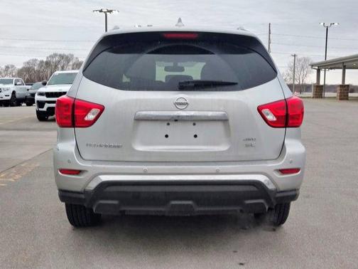 2020 Nissan Pathfinder SL