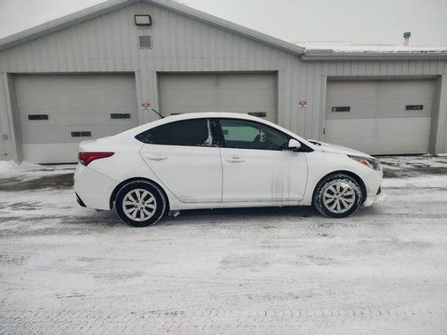 2022 Hyundai Accent SE