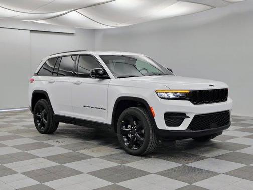 2025 Jeep Grand Cherokee Laredo