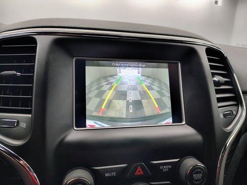 2019 Jeep Grand Cherokee Laredo E