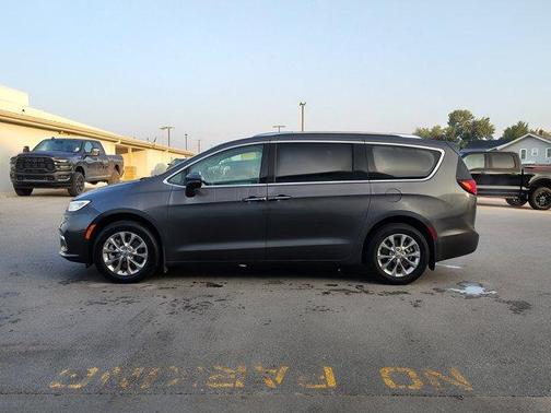 2021 Chrysler Pacifica Touring-L