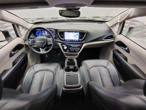 2021 Chrysler Pacifica Touring-L