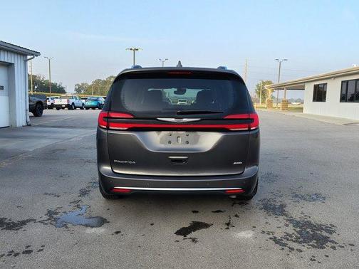 2021 Chrysler Pacifica Touring-L