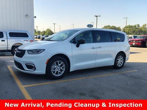 2024 Chrysler Pacifica Touring-L