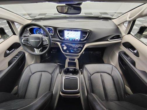 2024 Chrysler Pacifica Touring-L