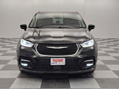 2024 Chrysler Pacifica Touring-L