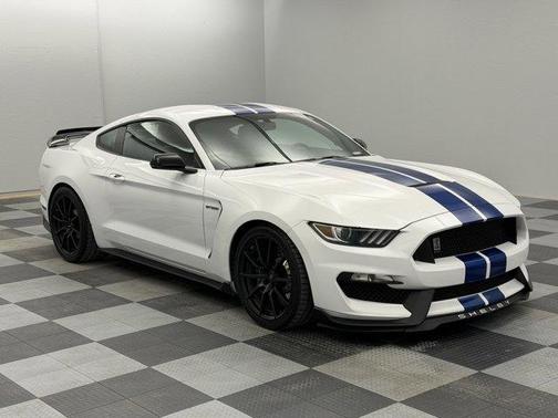 2017 Ford Shelby GT350 Base