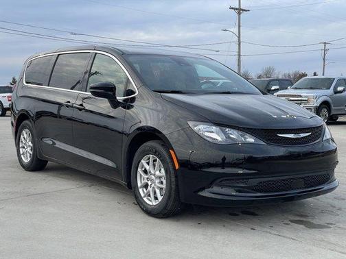 2025 Chrysler Voyager LX