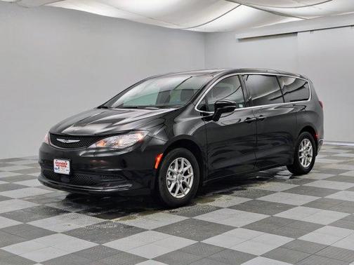 2025 Chrysler Voyager LX