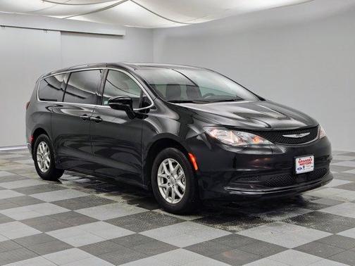 2025 Chrysler Voyager LX