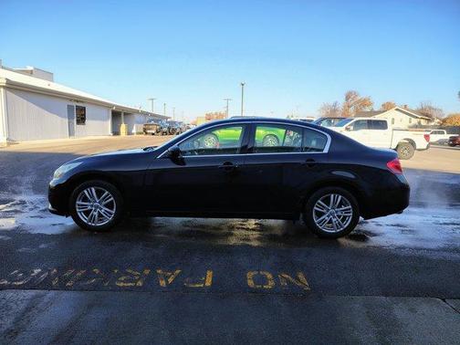 2010 INFINITI G37x Base