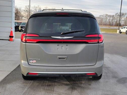 2022 Chrysler Pacifica Touring-L