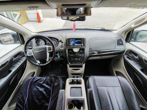 2013 Chrysler Town & Country Touring