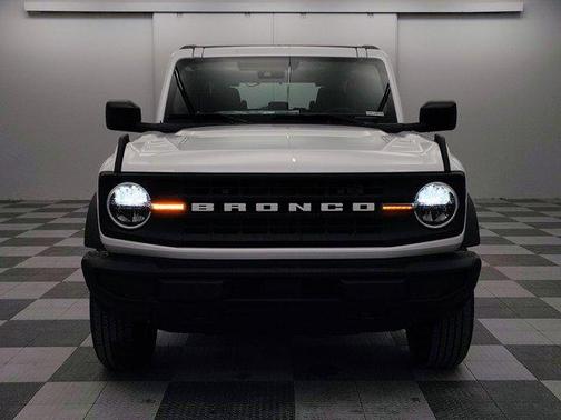 Oxford White 2025 Ford Bronco Base