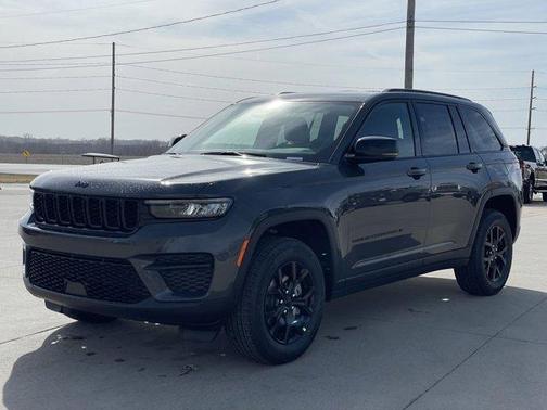 2025 Jeep Grand Cherokee Laredo