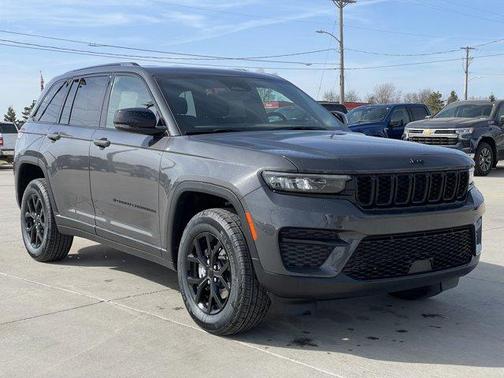 2025 Jeep Grand Cherokee Laredo