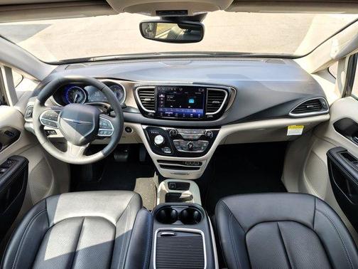 2024 Chrysler Pacifica Touring-L