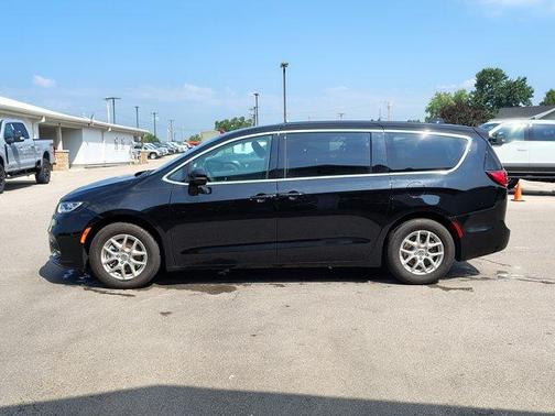 2024 Chrysler Pacifica Touring-L