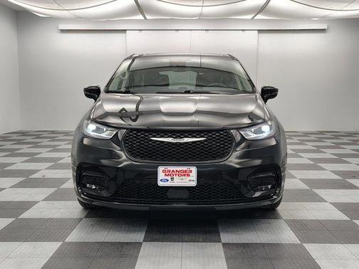 2024 Chrysler Pacifica Touring-L