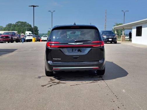 2024 Chrysler Pacifica Touring-L
