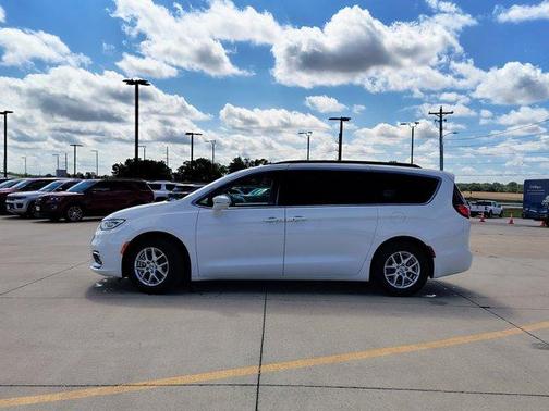 2022 Chrysler Pacifica Touring-L