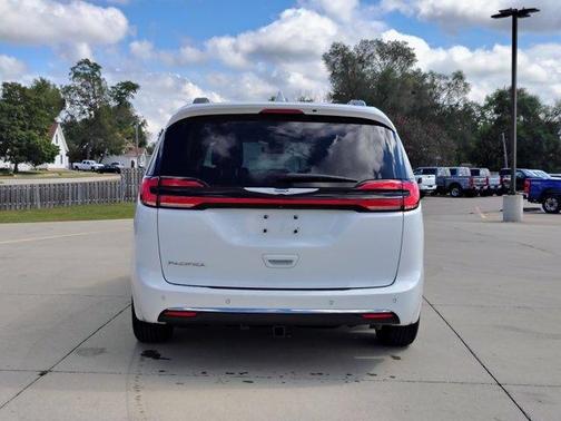 2022 Chrysler Pacifica Touring-L