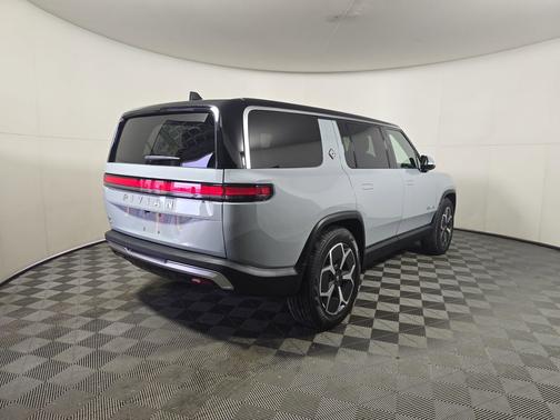 2024 Rivian R1S Adventure Package