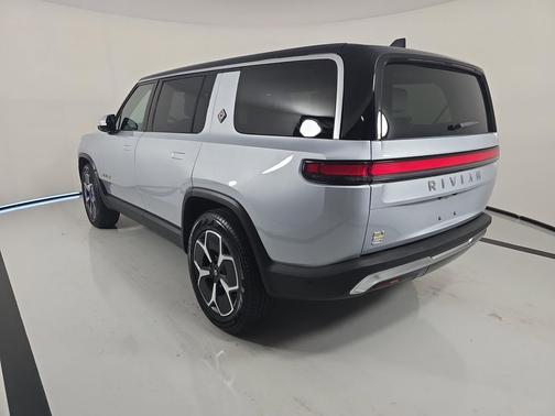 2023 Rivian R1S Adventure